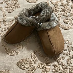 NIB Dearfoams Memory Foam Slippers 10